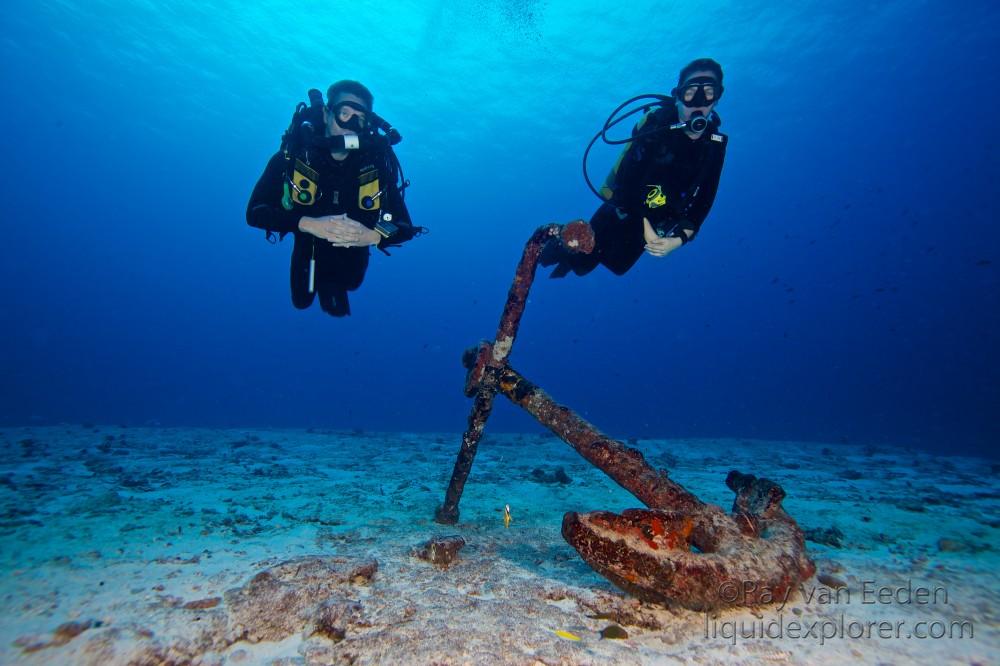 Anchor-Felivaru-Kandu-Underwater